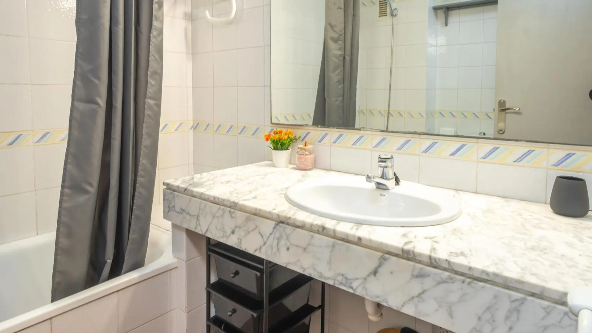 V029 - Royal Marina Apartment Roses