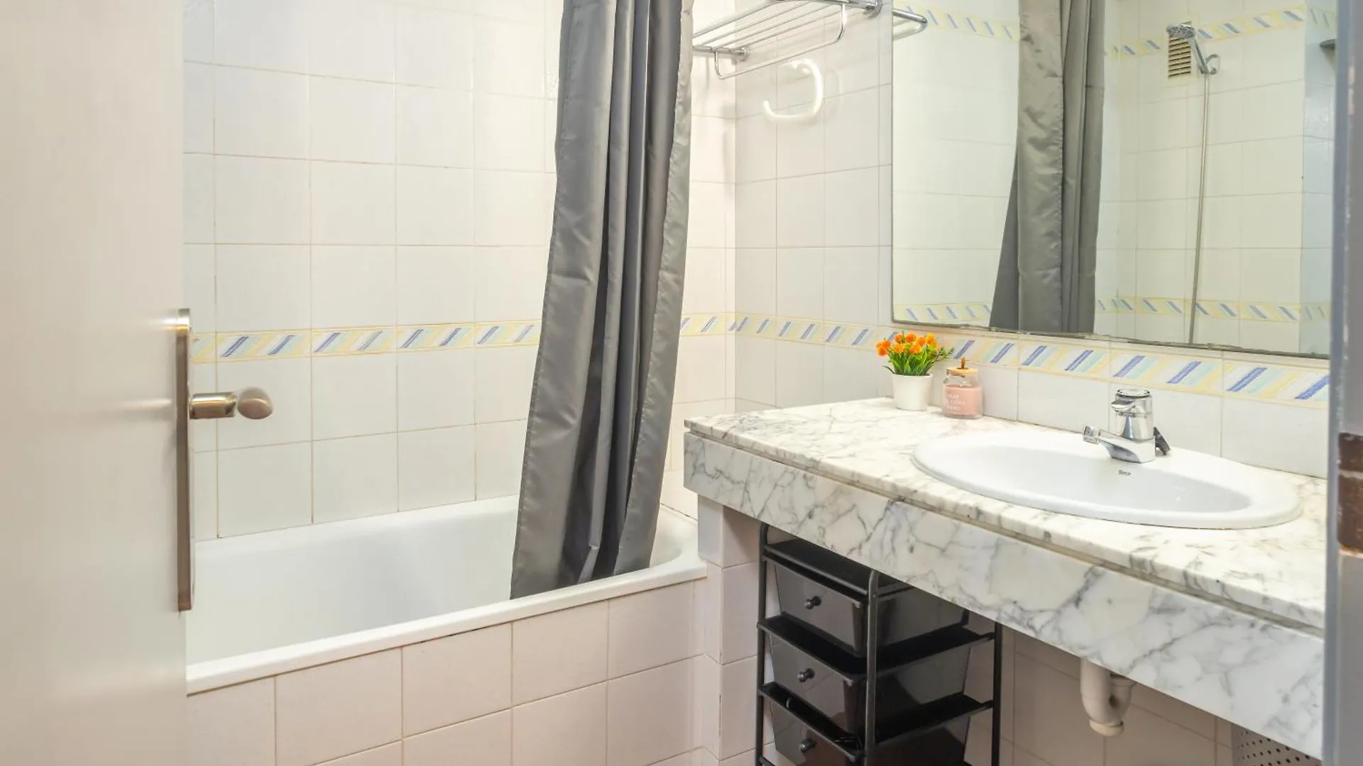 V029 - Royal Marina Apartment Roses